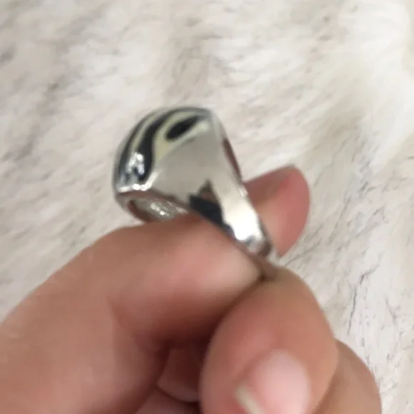 Zebra Ring - Picture 3 of 4